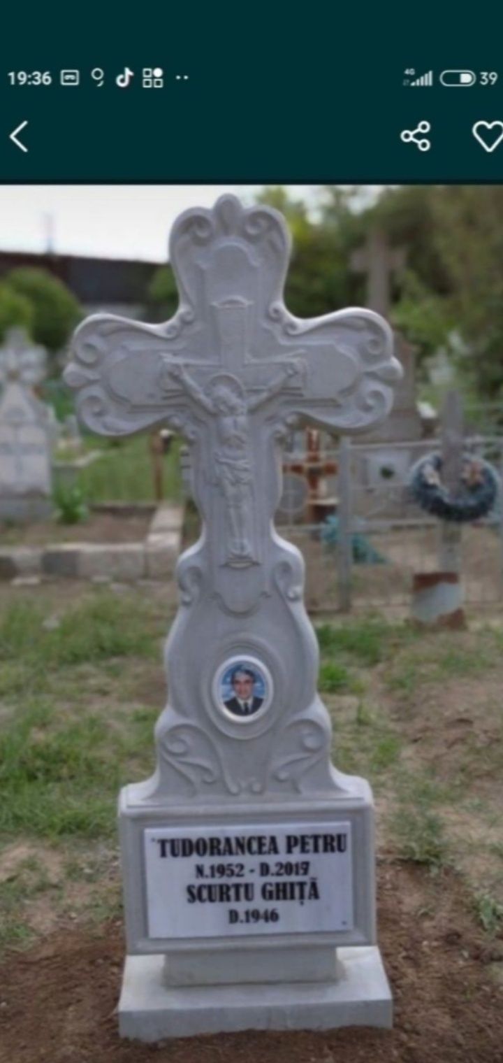 Cruci,monumente funerare din ciment