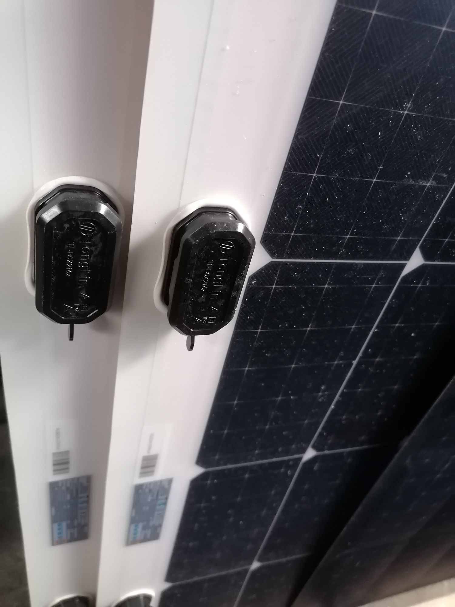 Гъвкави фотоволтаични, соларни панели 380 и 385wp за кемпери, каравани