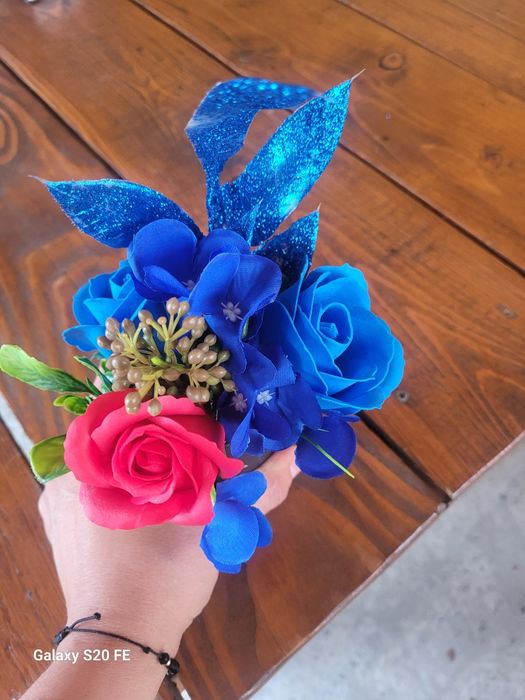 Aranjamente florale din flori și ciocolată