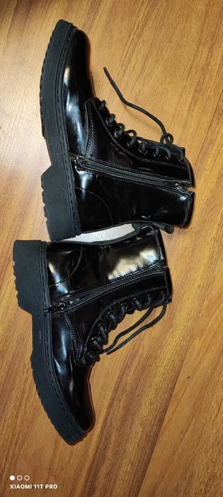 Reducere fulger! Ghete superbe, 35