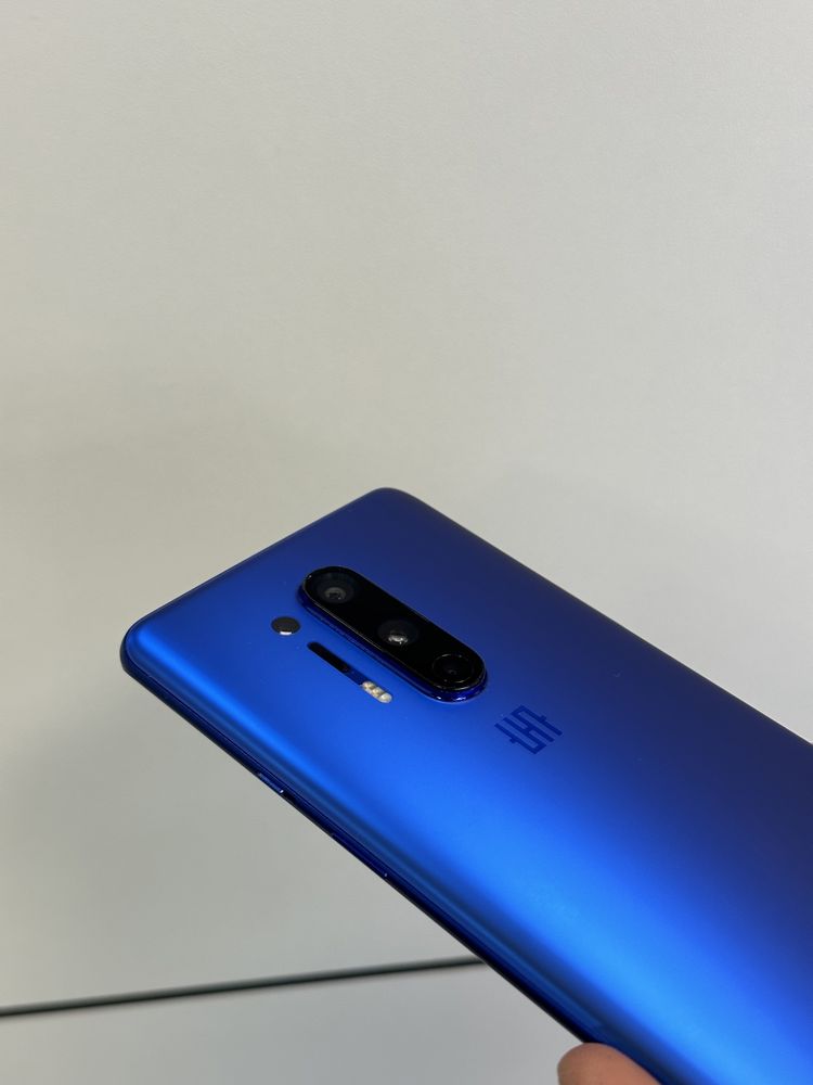 Продавам перфектен Oneplus 8 PRO