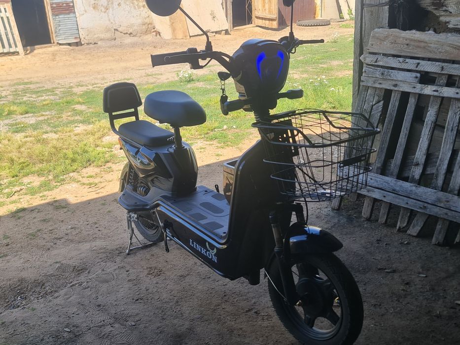 Электроскутер черный