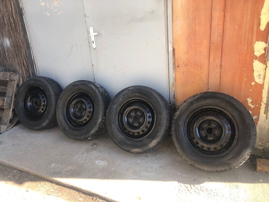 Гуми със  джанти 205/70/15