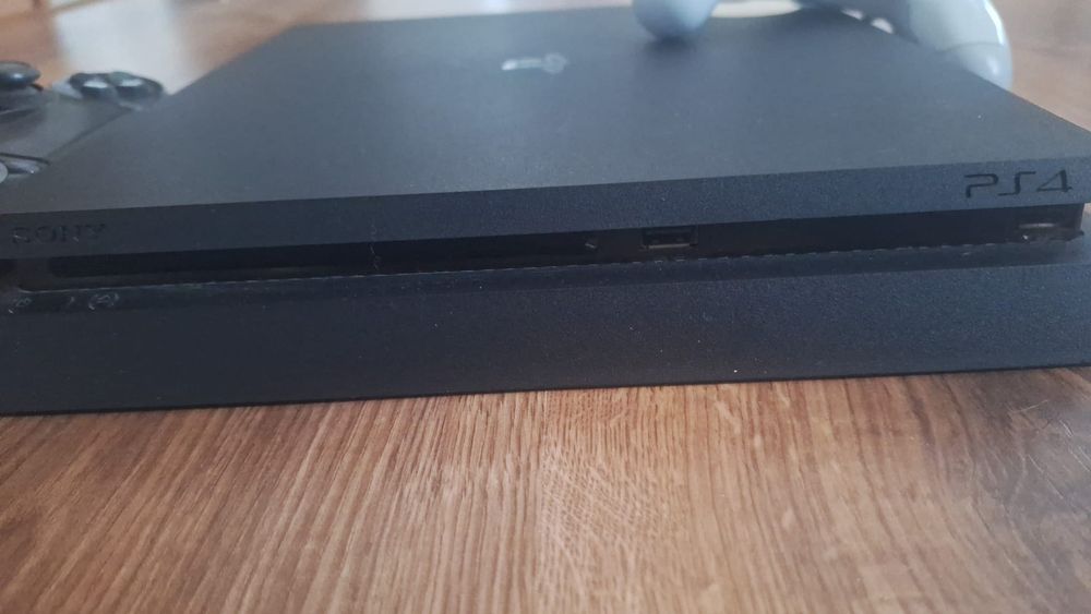 PS4 slim 1 TB negociabil