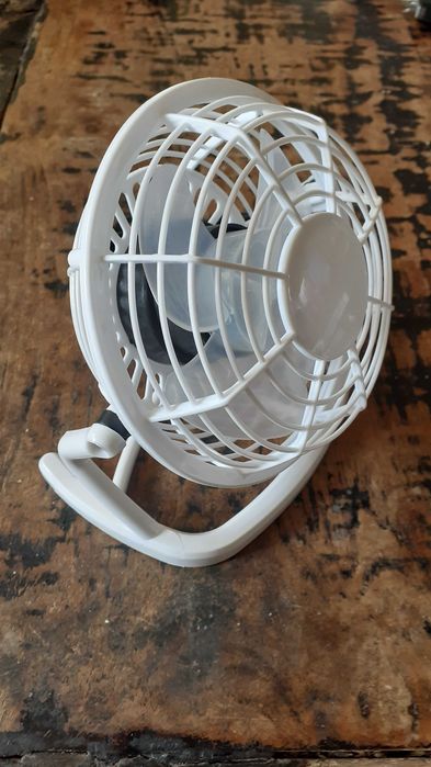вентилатор настолен USB, тих и качествен, супер цена