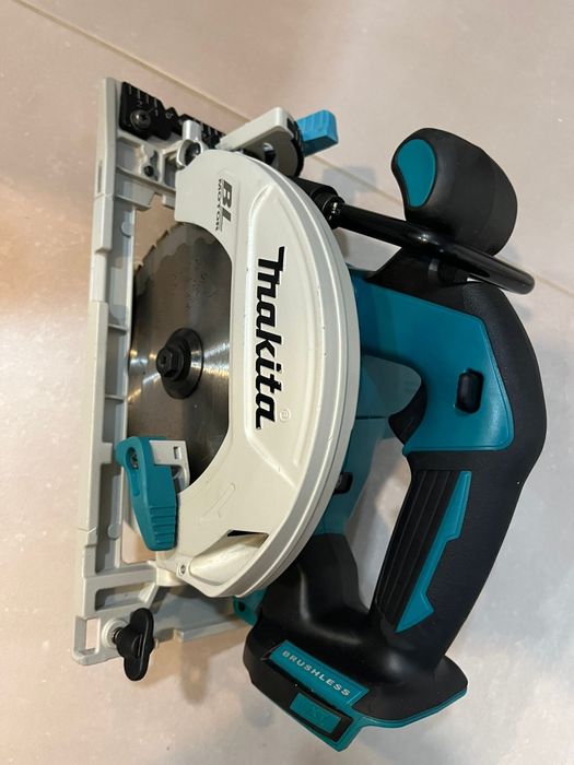 Multifuncțional Makita DTM51 și circular Makita DHS680