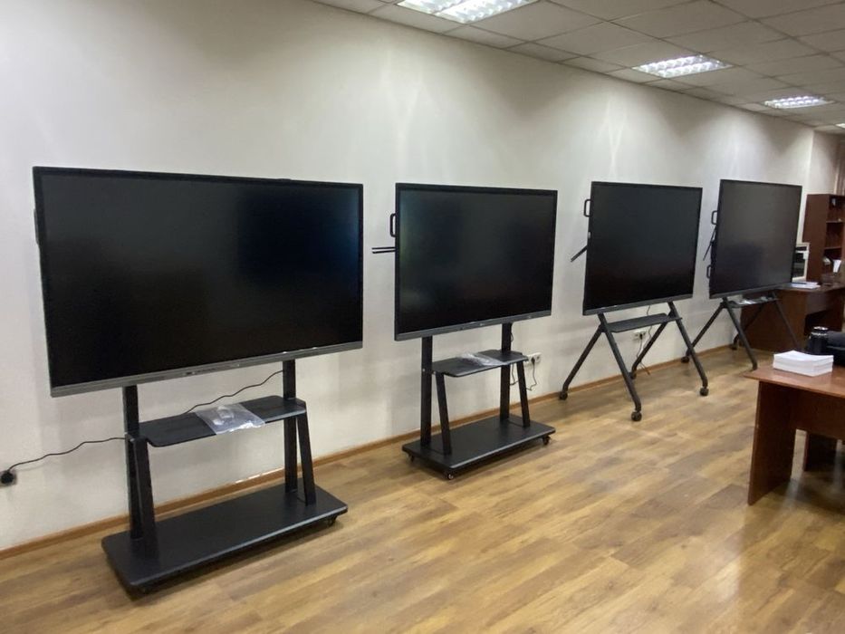 Интерактивный панель 55/65/75/86 Ножка роликовый Установка есть