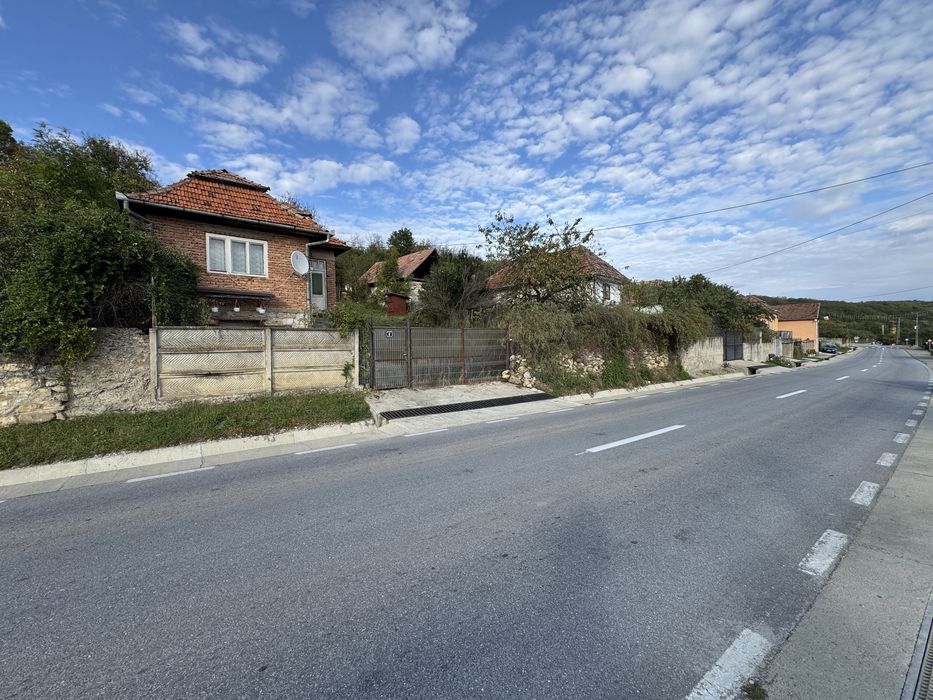 Casa 71 mp | Teren 2.033 mp | Deschidere 22 m | Aiud | Livezile