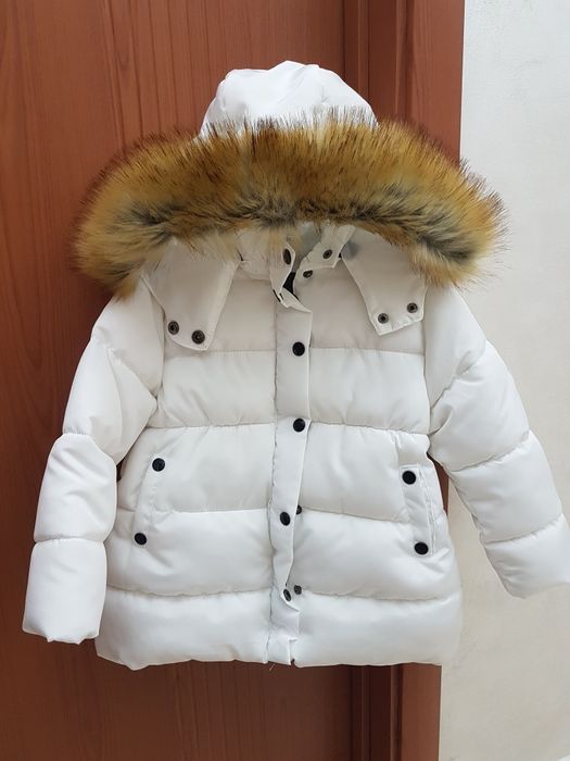 Детско яке с пухена качулка
