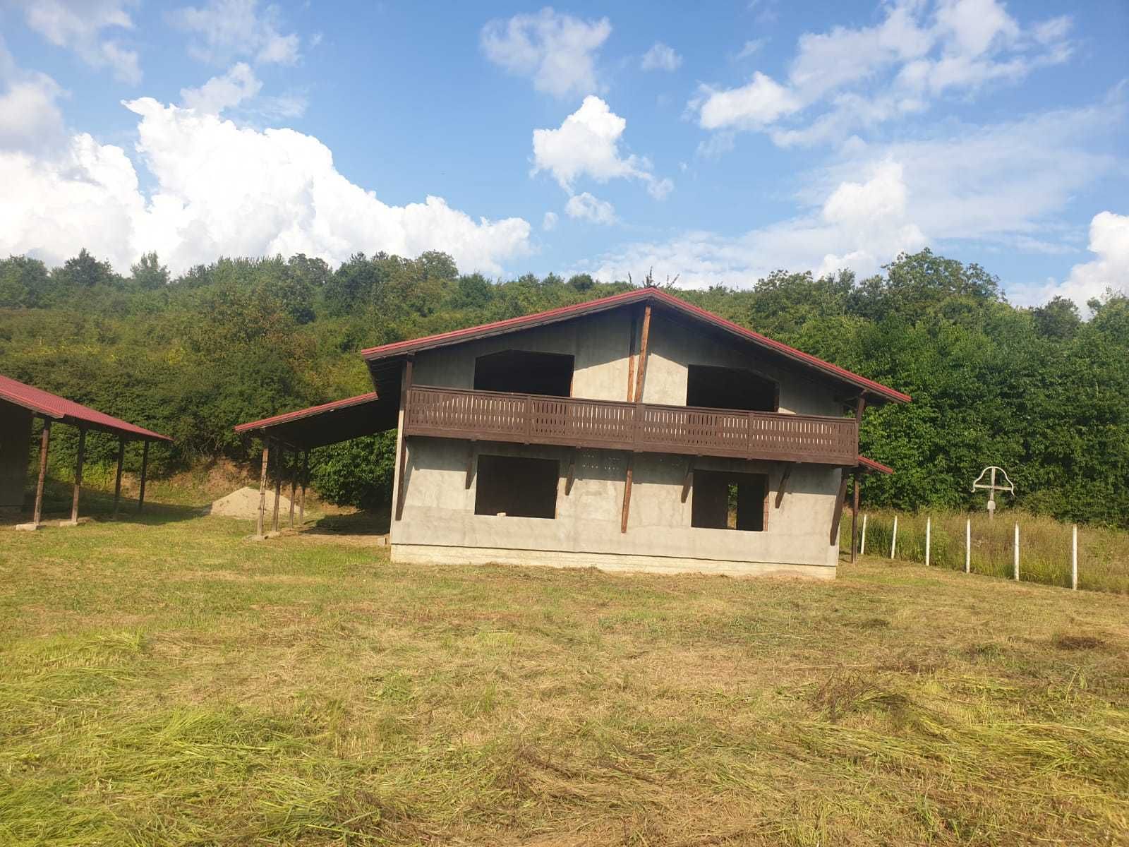 se ofera spre vanzare casa  2 APARTAMENTE NOI IN DUPLEX la150 EURO MP