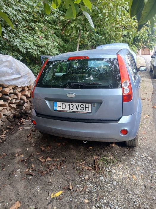 Vând Ford Fiesta