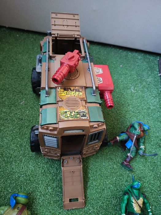 Камион на костенурките нинджа и 6 броя фигурки