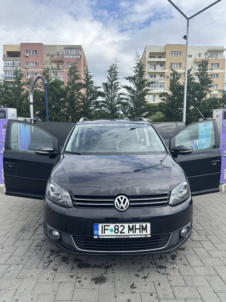 VW Touran foarte bine dotat si ingrijit