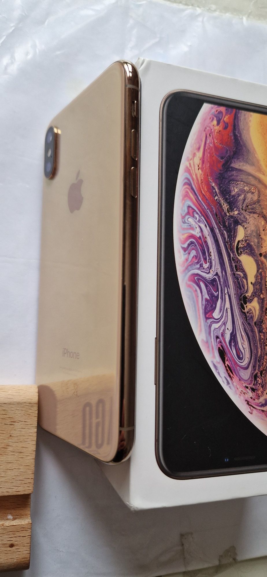 Продам IPhone XS 64 гб