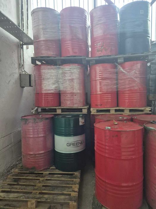 продаваме варели втора употреба-220кг. със следи от смола