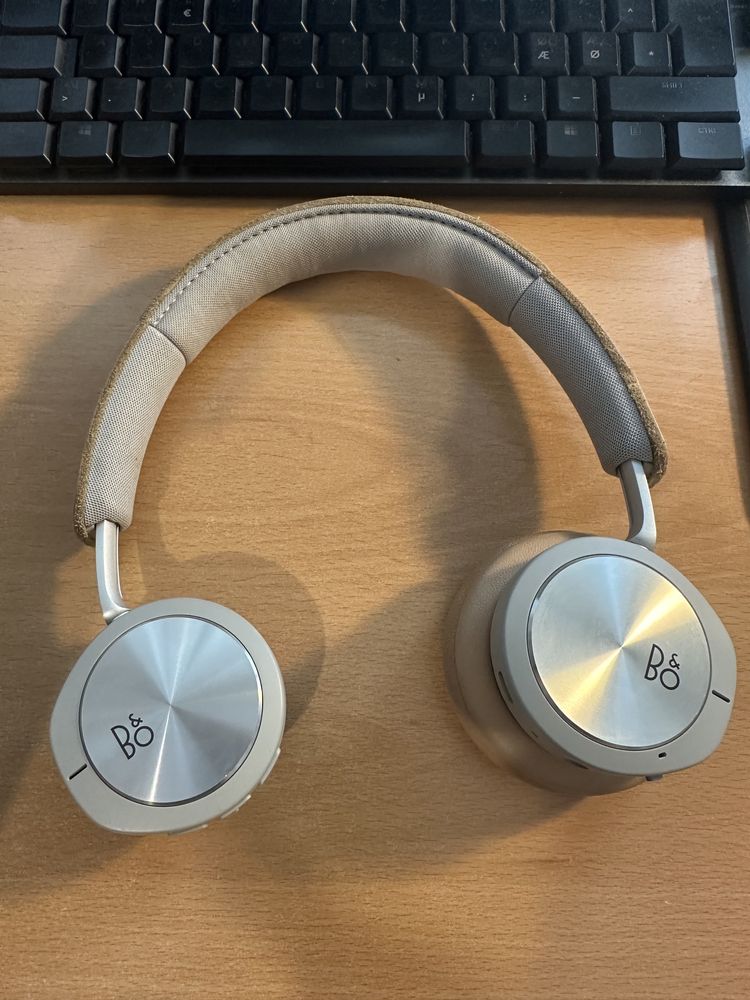 Casti Bang Olufsen H8i - mentiuni