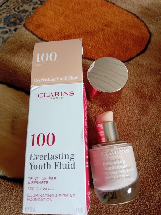 Clarins- Fond de ten.