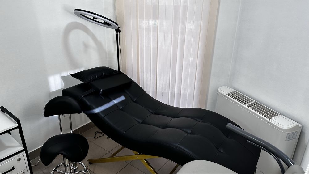 Сдаю кушетку и визажный стол