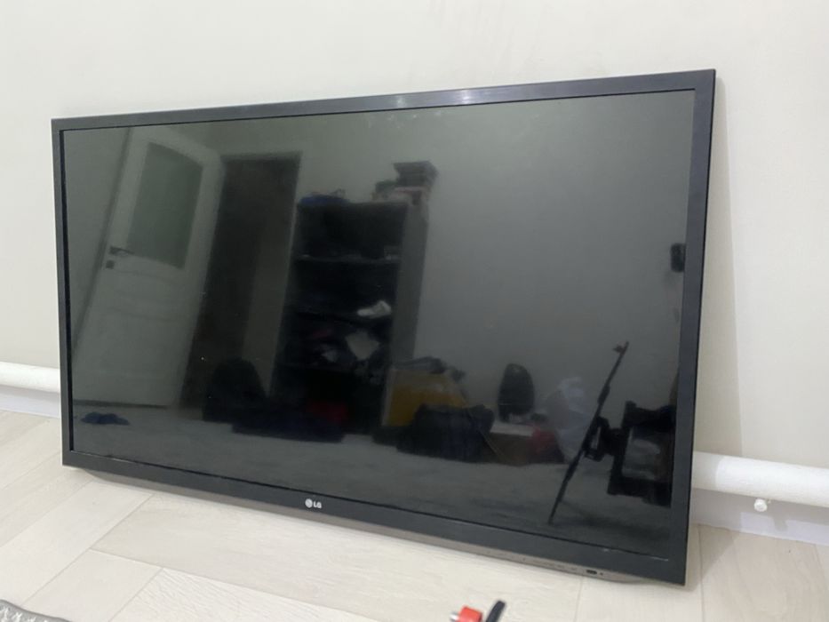 Продам телевизор смарт 47 (119см) диоганаль