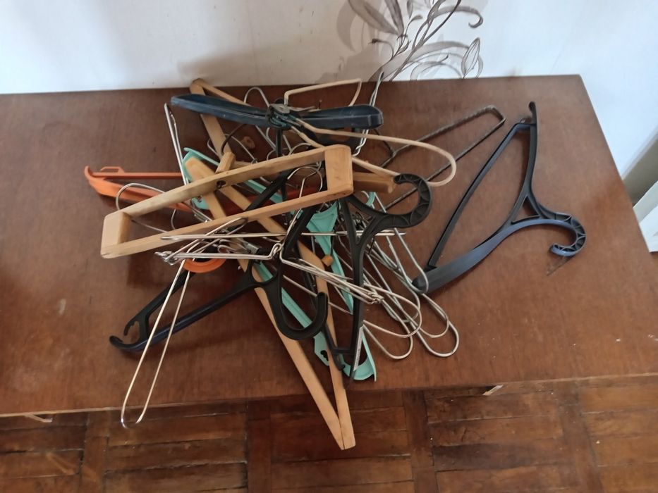 Продаю вешалки для одежды