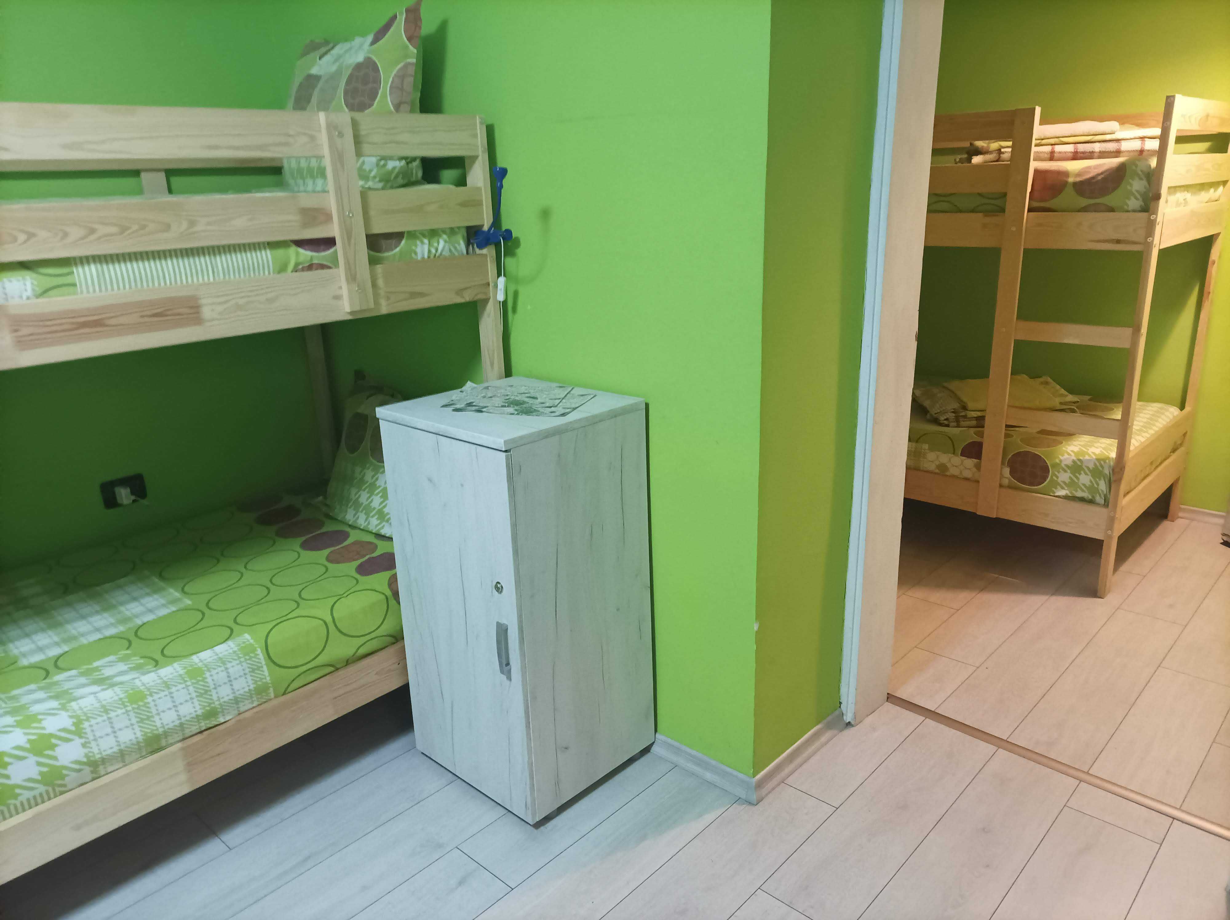 Продава двуетажно легло с матраци Нани