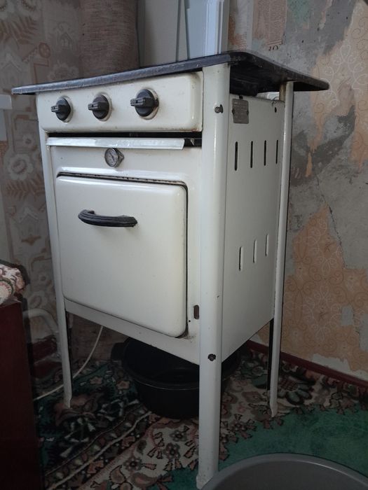 Продам газ плиту