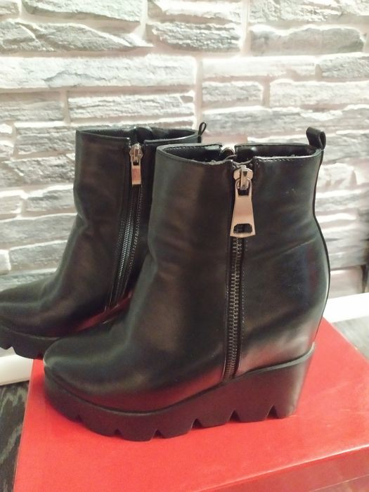 Продам ботинки осенние