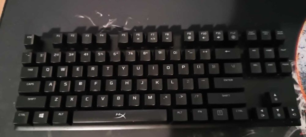 Механична клавиатура HyperX alloy fps pro червени суичове