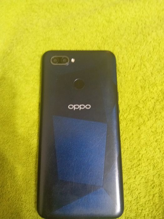 продаю телефон oppo a12