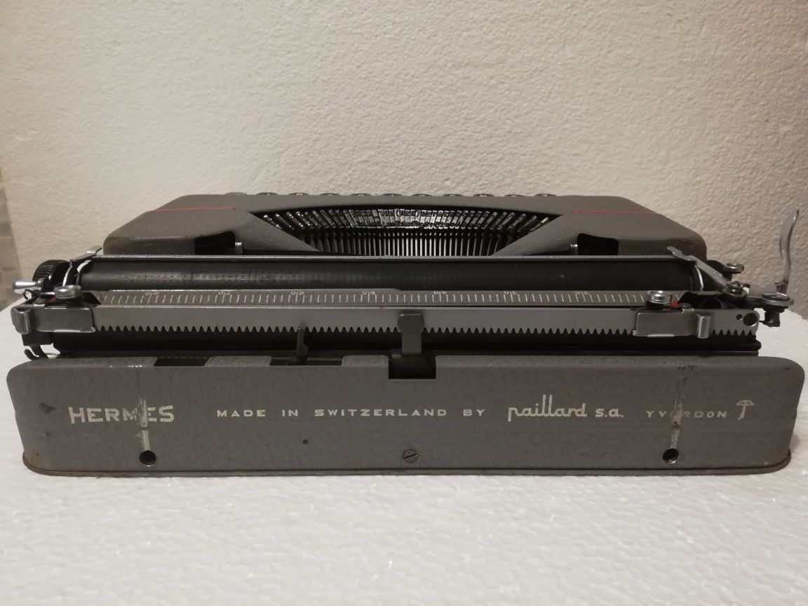 Mașina de scris Hermes baby