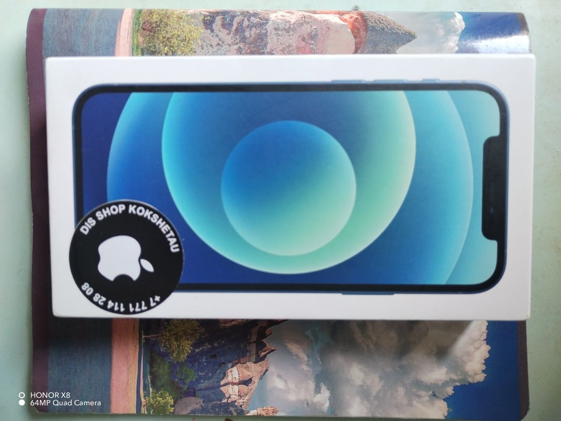 iPhone 12 ko'k rangda xolati ideal