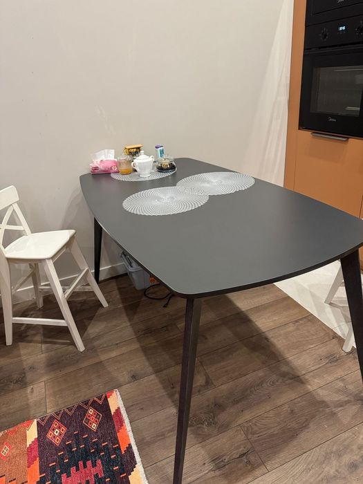 Продам стол столовый