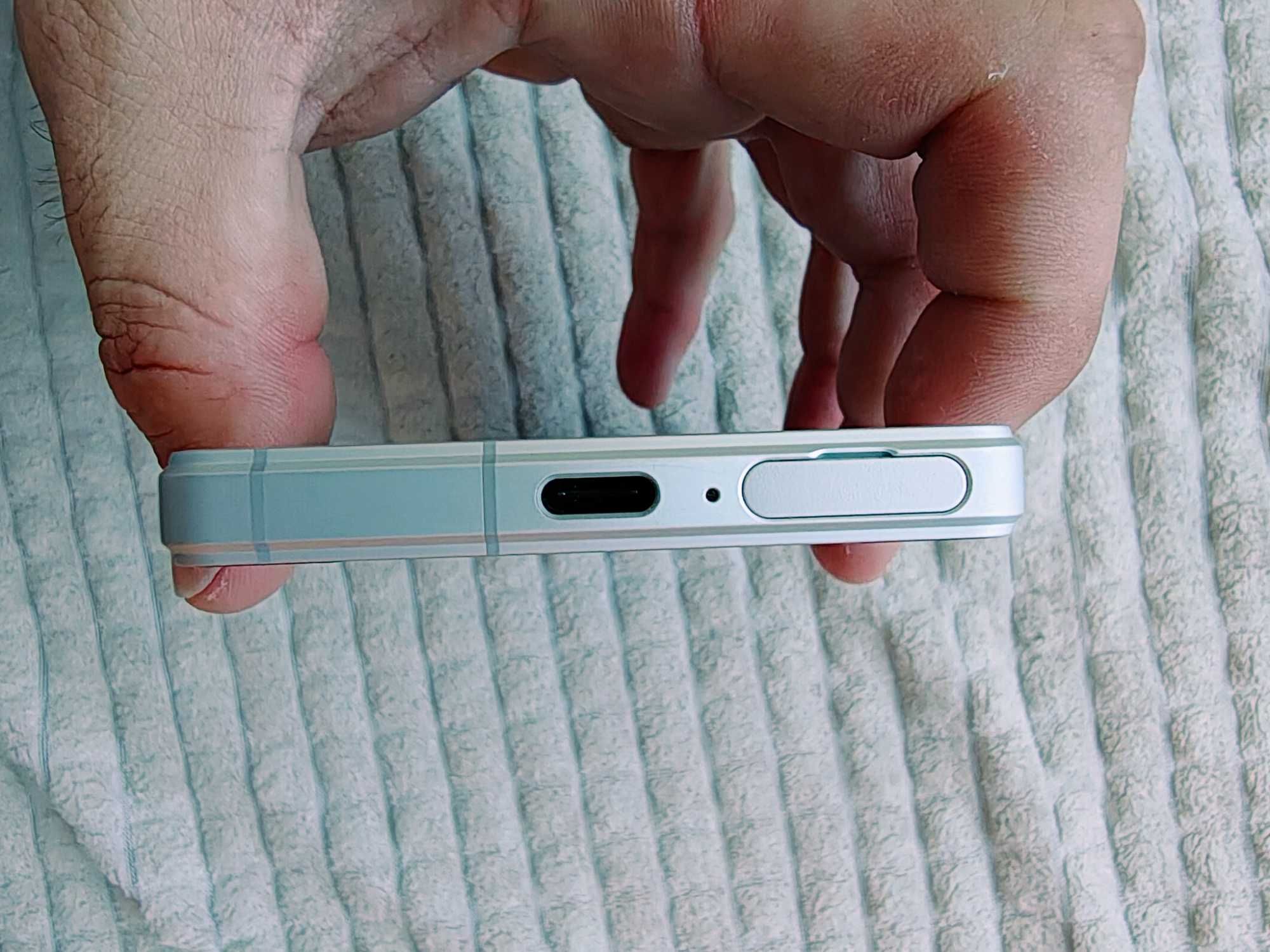 Продавам Sony Xperia 5 V