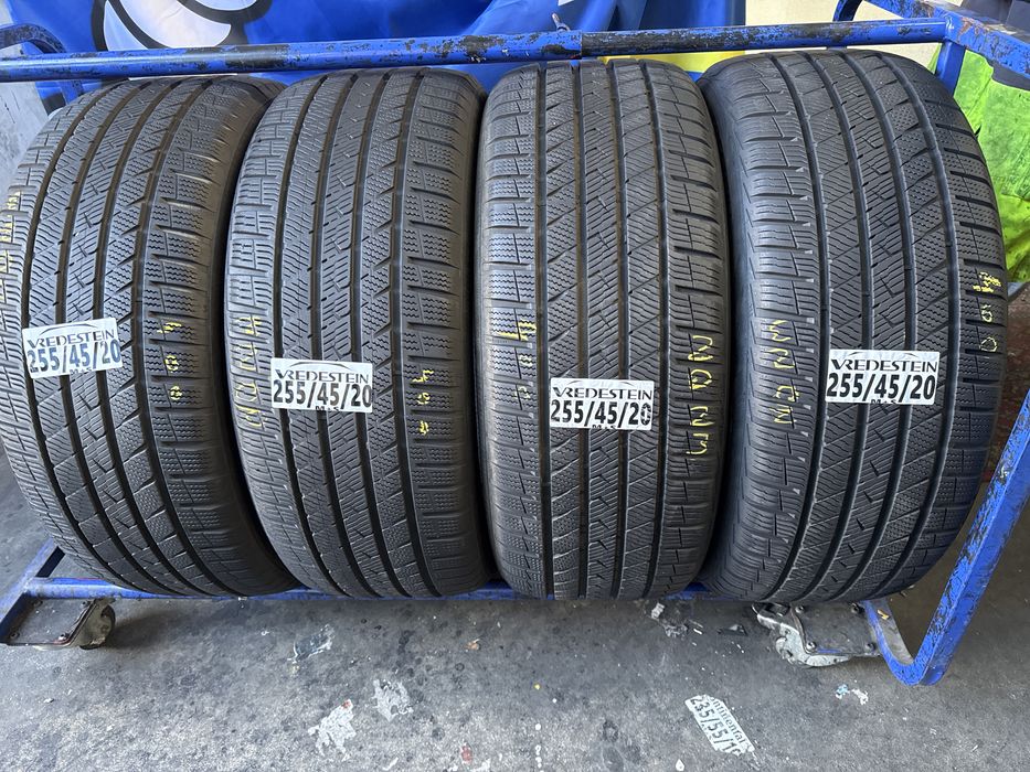 255/45/20 Vredestein M+S