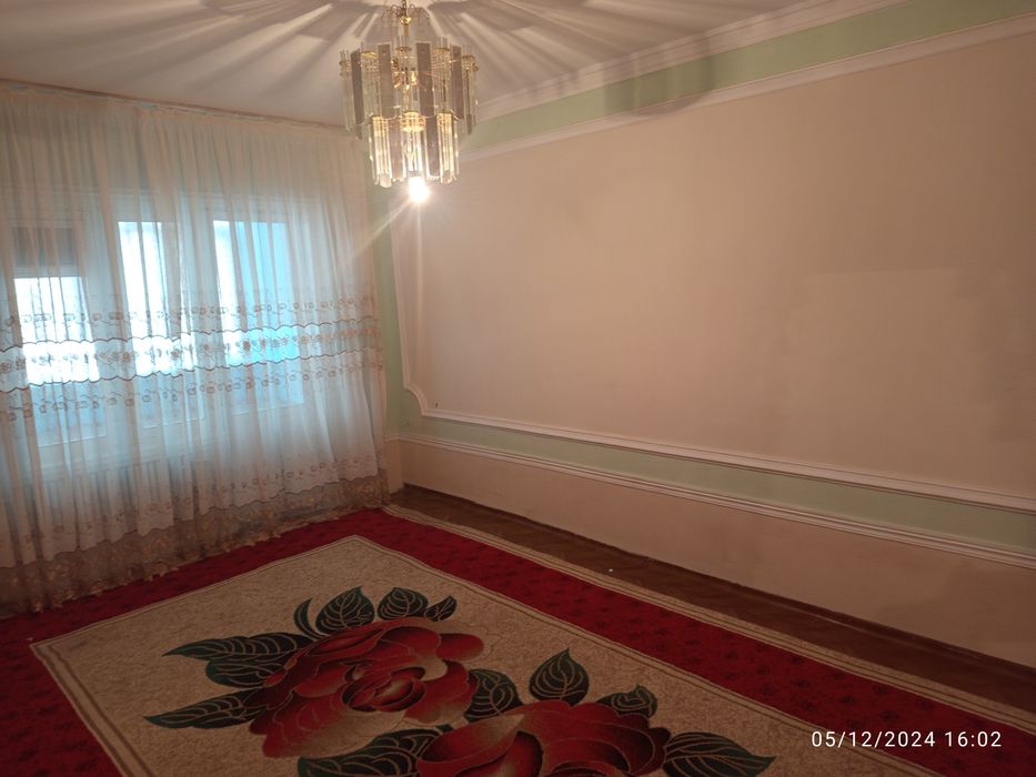 3 xonaliy uy sotiladi