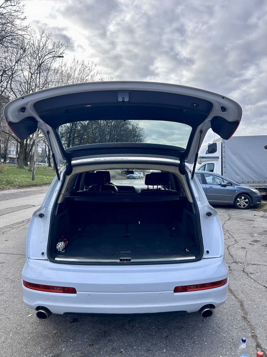 Продавам Audi Q7