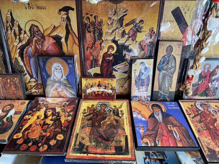 Икони ръчно правени на платно и хартия