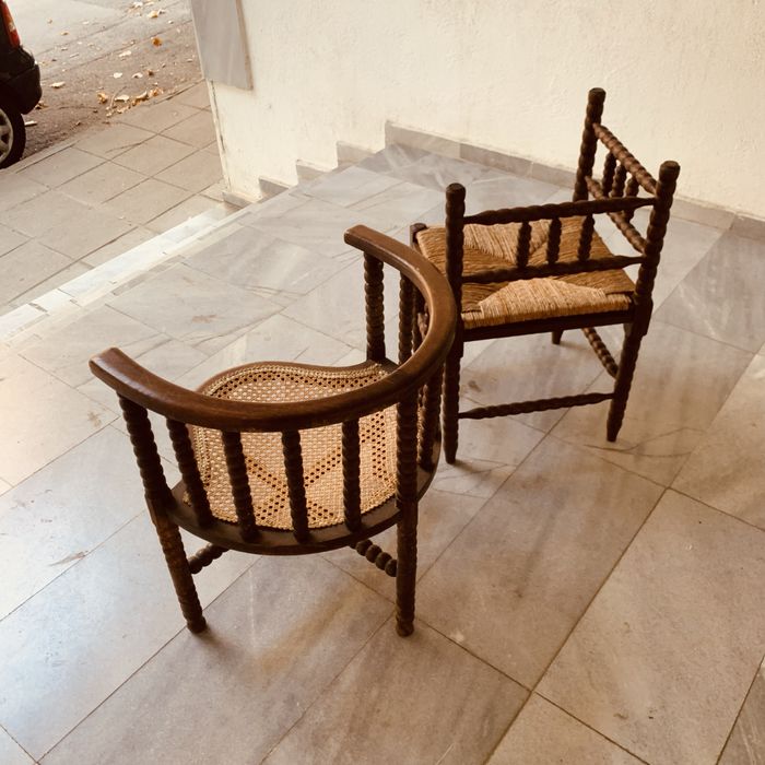 Два винтидж стола в стил “bobbin turned”