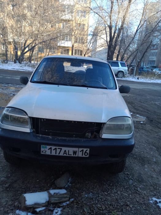 Нива 2123,год выпуска 2006. Новая шипованная резина. R-15