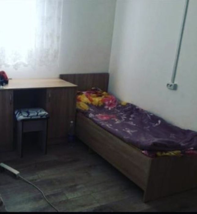 Продам шкафы, столы, кровати.