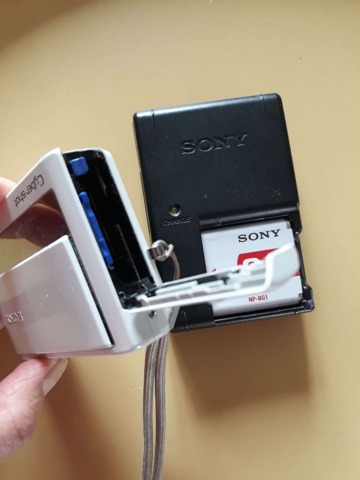 Sony cyber shot DSC T-20