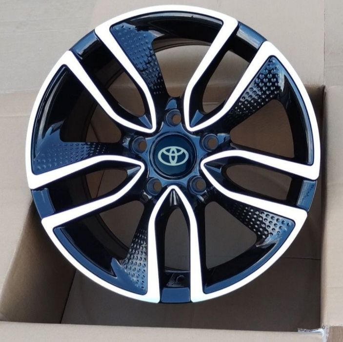 Jante 15 Toyota  Corolla Prius Auris pe R15 Noi - Bicolore
