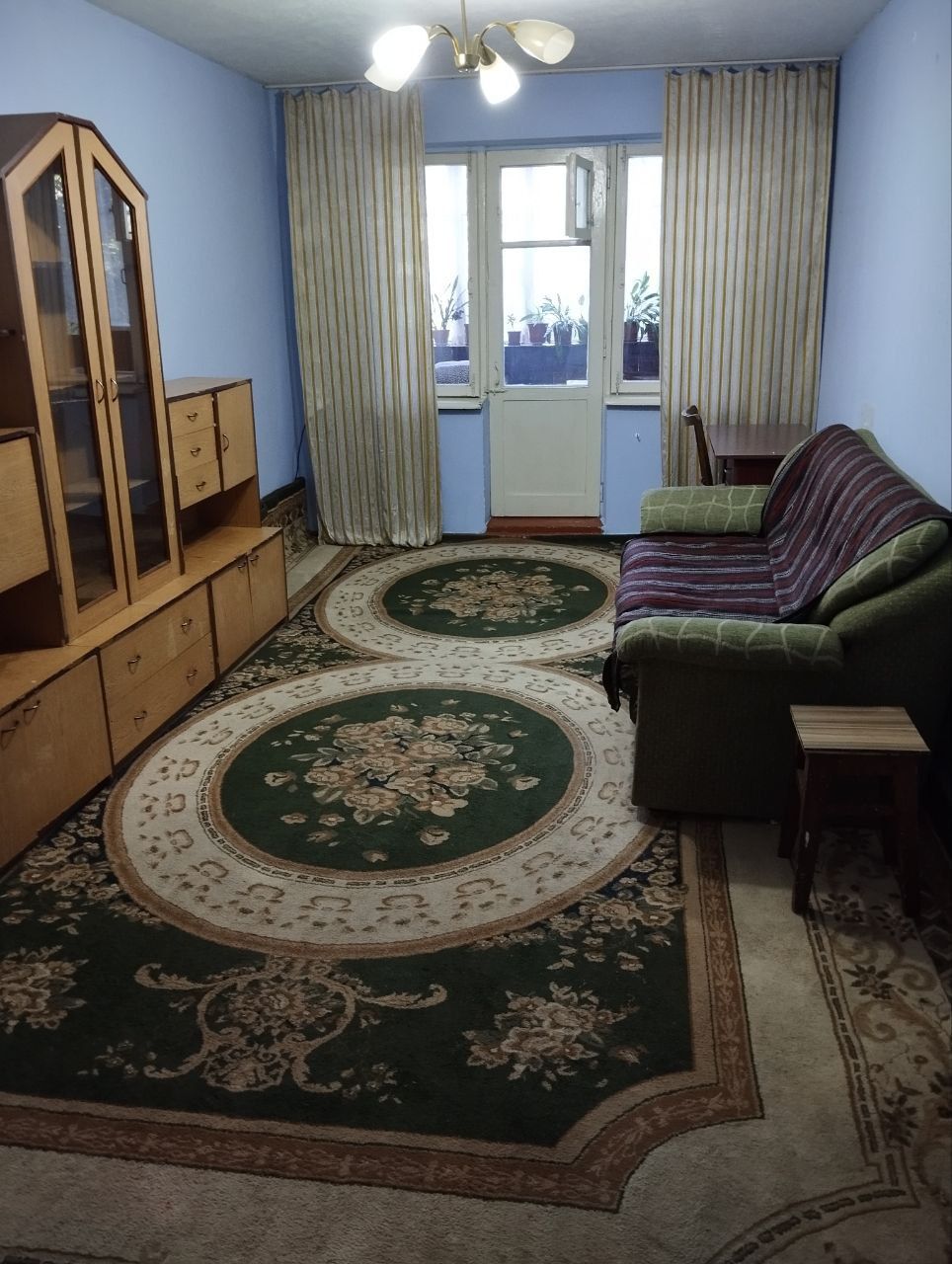 Сдаю 2-х комнатную квартиру на долгий срок.