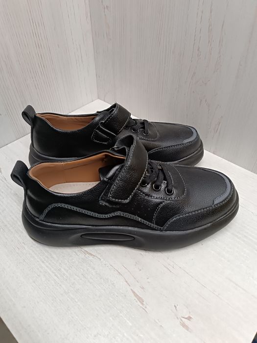 Продам  туфли весна/осень на мальчика 8-9 лет.