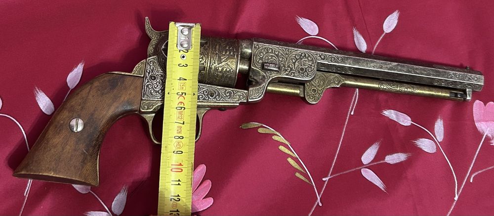 Revolver decorativ tip Colt Navy 1851 – piesă de colecție
