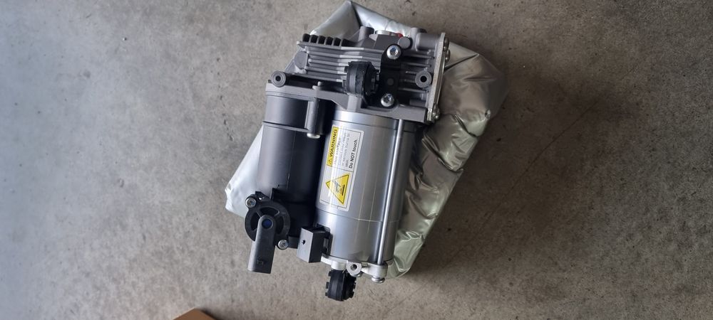 Compresor suspensie aer Mercedes S-Class w221