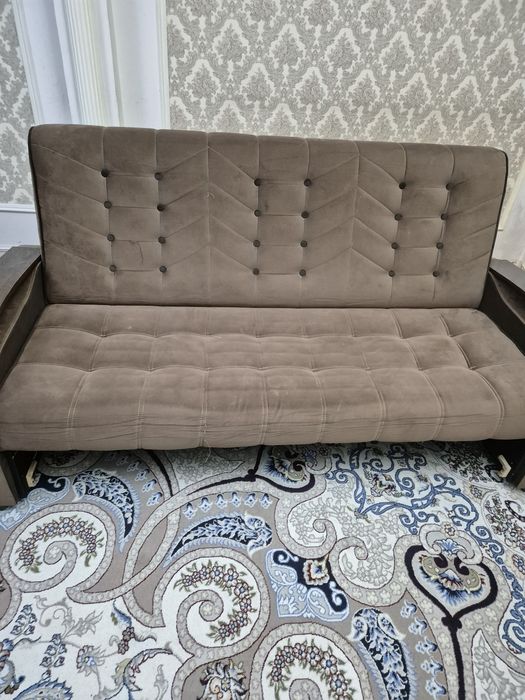 Divan mebil xolati yaxwi korila