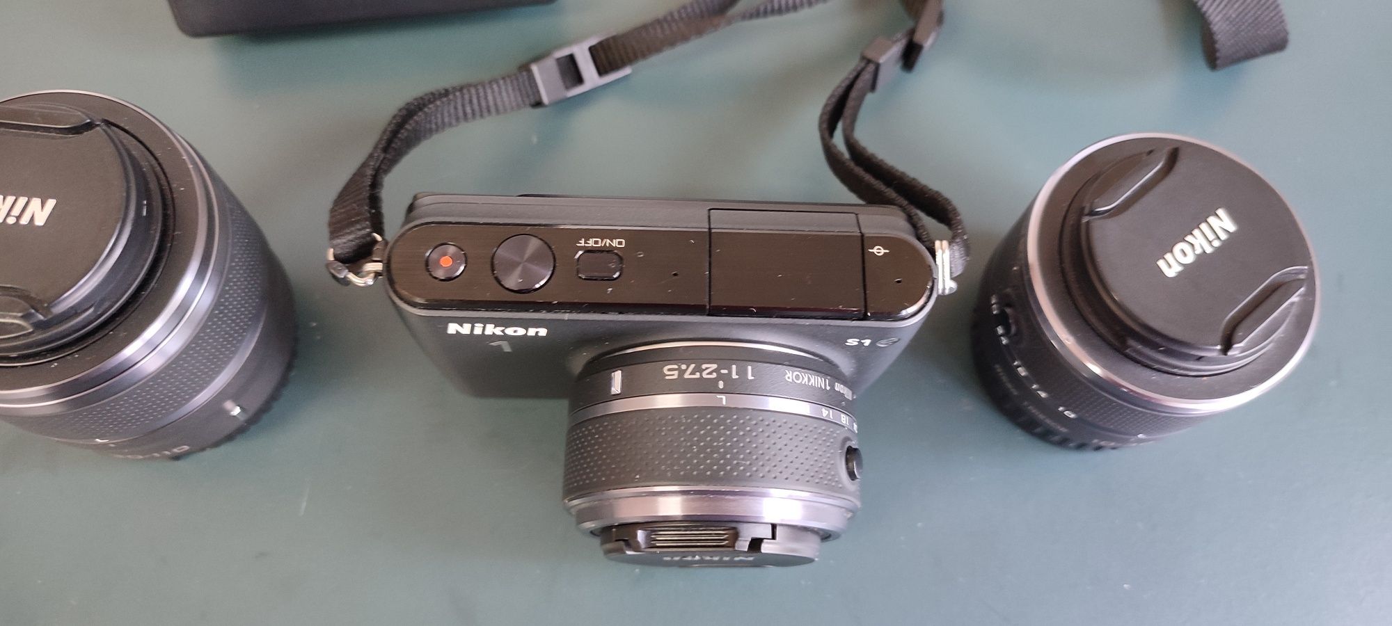 Aparat foto mirrorless Nikon 1 S 1 kit cu 3 obiective