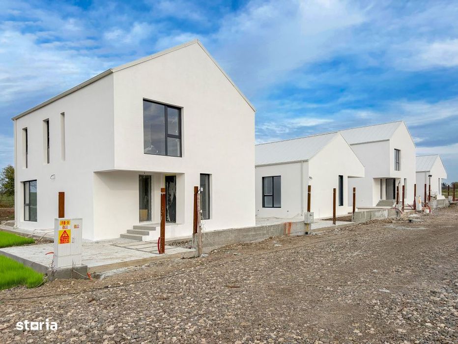 Vila P+1 in Valu lui Traian, pe partea dreapta - Avostar Villas