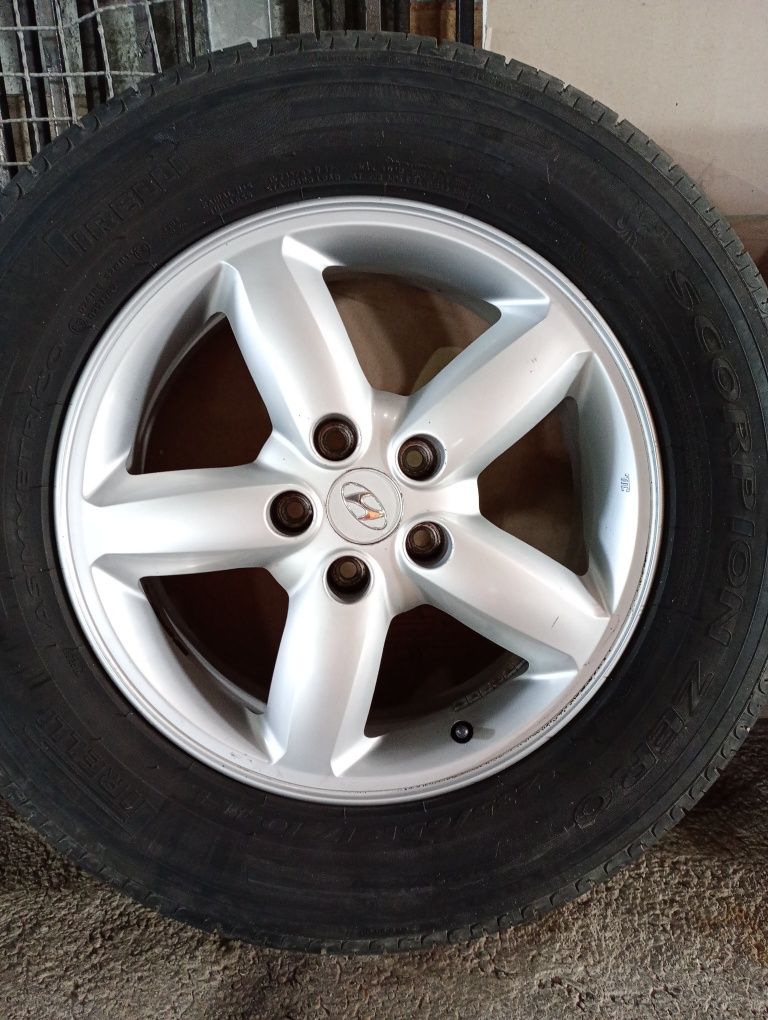 Хюндай оригинални джанти със летни  гуми 235/65/17 7JET41 5x115 цо67